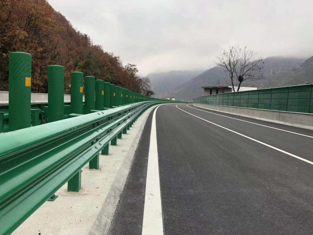 大型喷涂设备厂家科普关于高速护栏涂层检测要点！
